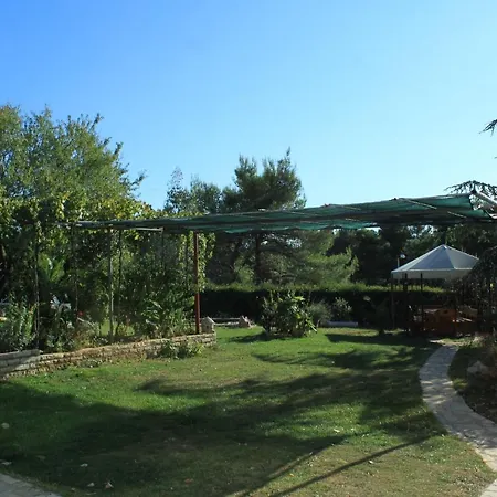 With A Swimming Pool - 7356 Pula