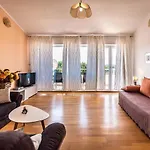 Apartamento With Swimming Pool - 7356 *