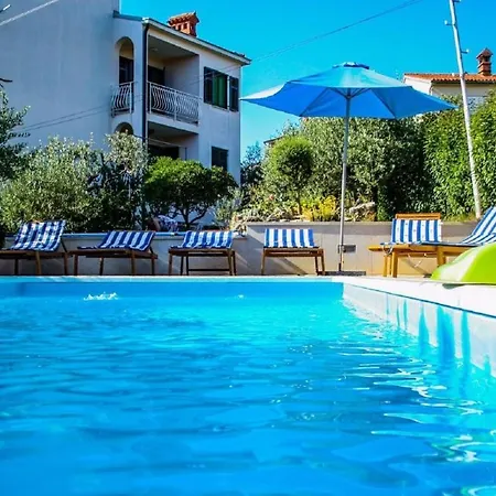 Apartments With A Swimming Pool Pula - 7356 Apartment