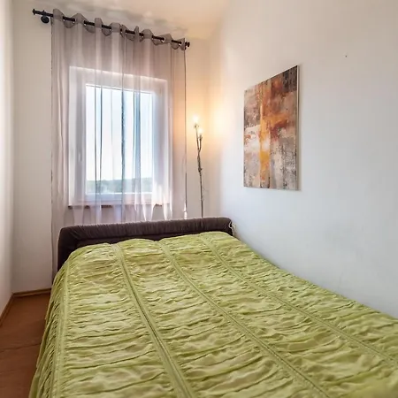 Apartments With Swimming Pool Pula - 7356 Pula