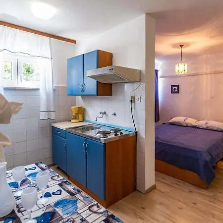 Apartment Apartments With A Swimming Pool Pula - 7356 Pula