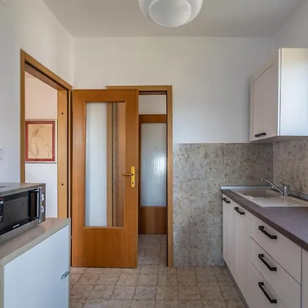 Apartments With Swimming Pool Pula - 7356