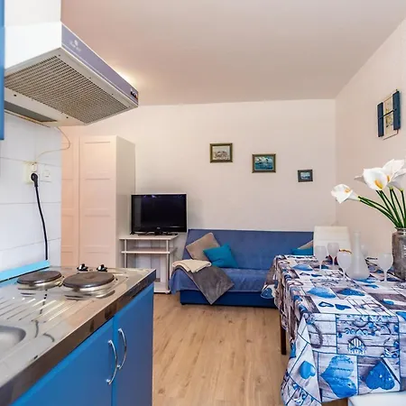 Apartment Apartments With A Swimming Pool Pula - 7356