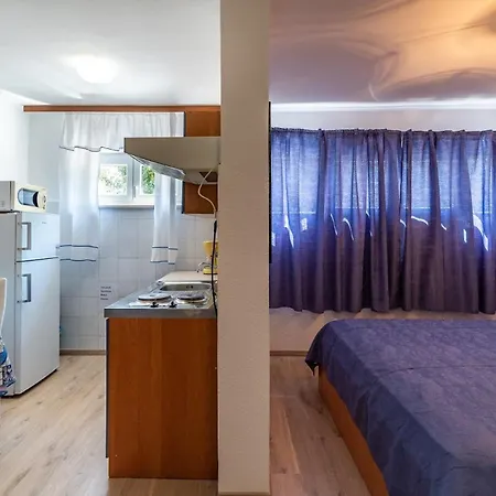 公寓 With Swimming Pool - 7356 *