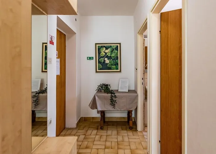 Apartments With Swimming Pool Pula - 7356 * Pula