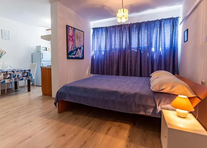 Apartments With Swimming Pool Pula - 7356 Pula