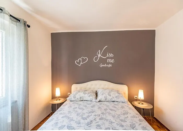 Apartments With Swimming Pool Pula - 7356