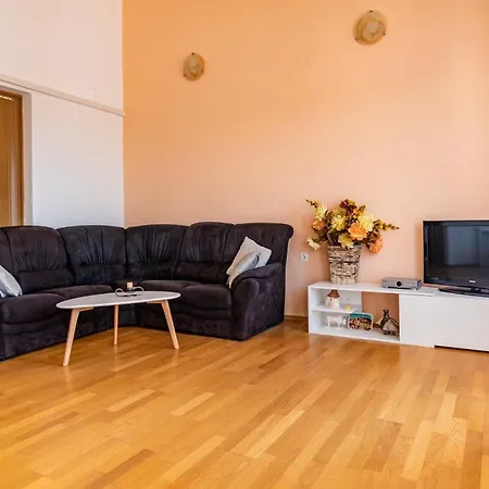 With Swimming Pool - 7356 Apartman Póla